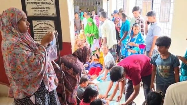 ঠাকুরগাঁওয়ে মিড ডে মিলের খাবার খেয়ে ৩০ শিক্ষার্থী অসুস্থ